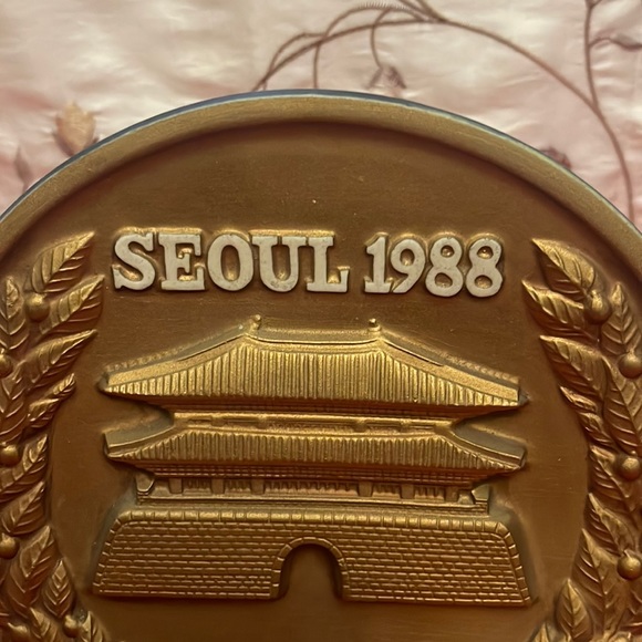 Jim Beam ( EMPTY) Decanter. Seoul 1988 - Picture 2 of 6